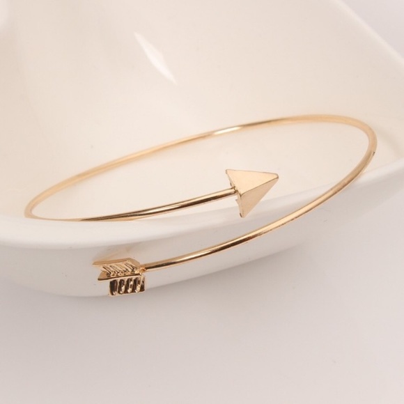 🌞  NEW Arrow Bangle Bracelet - Gold 💫 - Picture 2 of 6